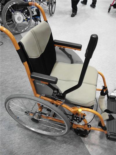 ▲圖7：加裝方向桿輪椅